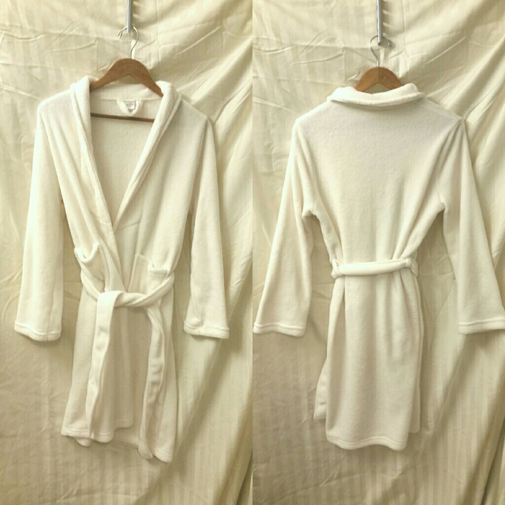 ULTA Beauty White Plush Robe S/M